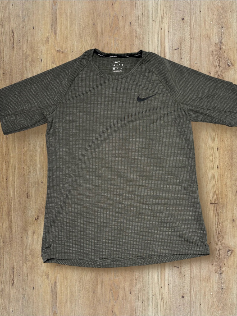 Nike Pro Dri-FIT tight short-sleeve fitness top in Olive Green M